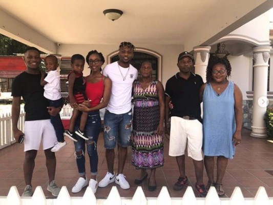 Jugadores que lograron construirle una casa a su madre gracias al fútbol