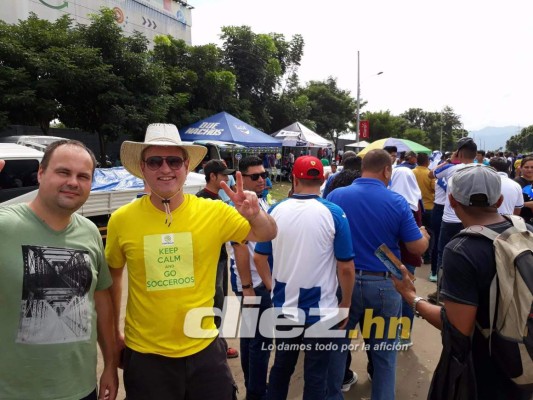 ¡CON AFICIÓN AUSTRALIANA! El ambientazo que se está viviendo en las afueras del estadio Olímpico