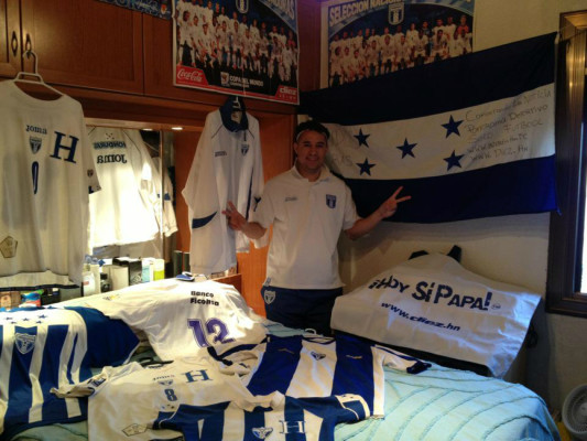 Hondureños por el mundo vibrando por la Bicolor