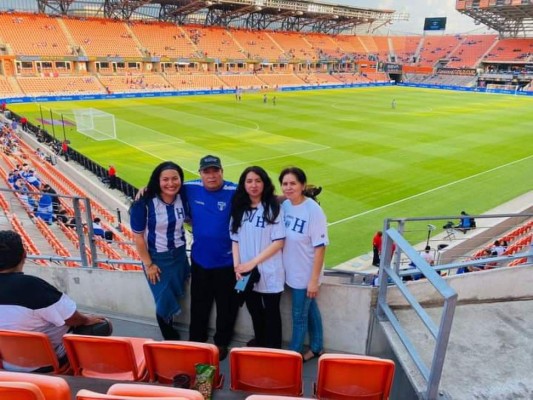¡La belleza catracha está presente! El ambientazo que se vive en Houston por el Honduras vs. Qatar