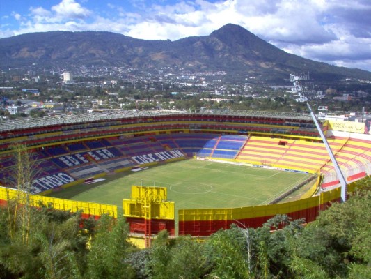 Nayib Bukele, presidente de El Salvador, promete construir el mejor estadio de toda Centroamérica
