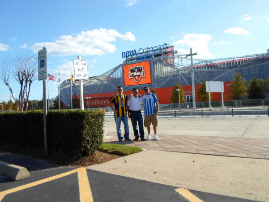 La afición hondureña se pone la H