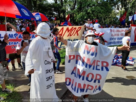 ¡Espectacular! Afición del Olimpia se desborda con banderazo al club y se acuerdan de Motagua