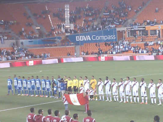 'Hondureños en el BBVA Compass de Houston'