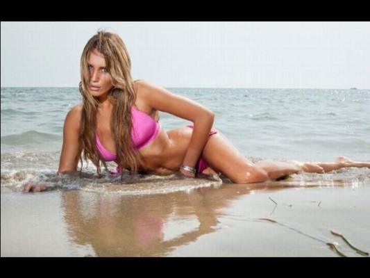 FOTOS: Mario Balotelli podría formar un equipo femenino con sus novias