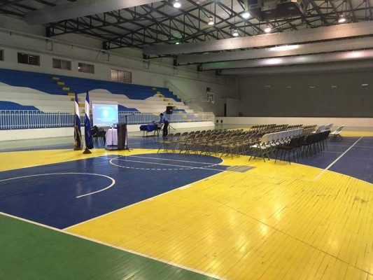 Gimnasio Municipal de San Pedro Sula es equipado para atender pacientes de coronavirus