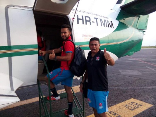 ¿Cómo se puede jugar fútbol en Roatán? ¡Sin agua, energía y camerinos!