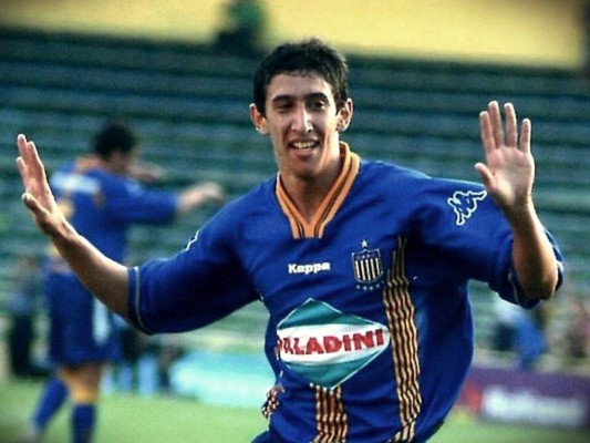 Los futbolistas que nacieron en los barrios más pobres de su país y ahora son estrellas