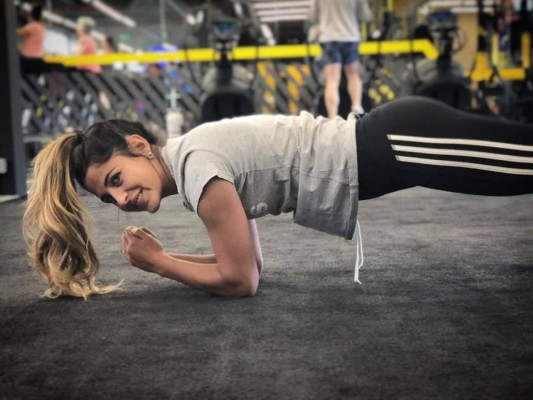 Lina Arciniegas, la hermosa compañera de equipo de la tica Melissa Herrera