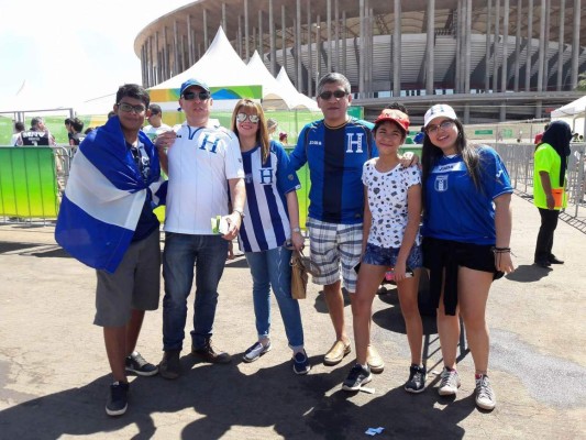 FOTOS: Hondureños se hacen sentir en el estadio Mané Garrincha