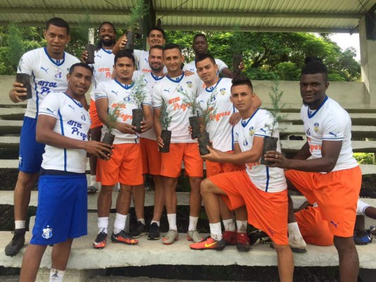 FOTOS: La última locura del Ñangui y Héctor Vargas desata la risa de sus jugadores