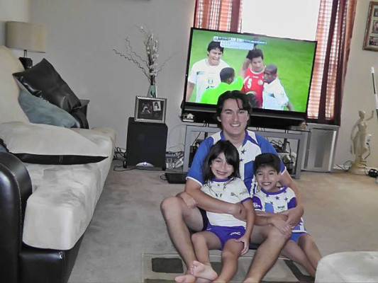 La afición hondureña se pone la H