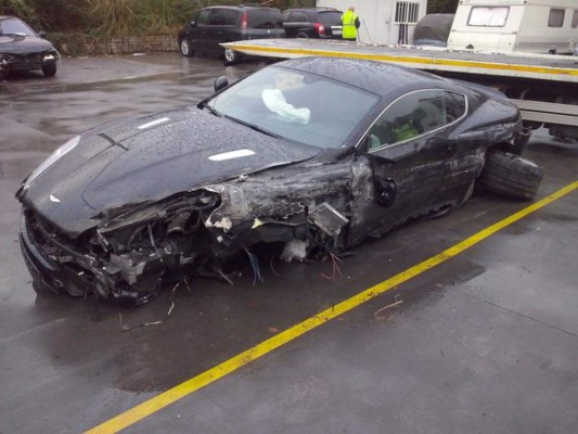 FOTOS: Así quedó el lujoso Aston Martin de Raúl García tras el choque