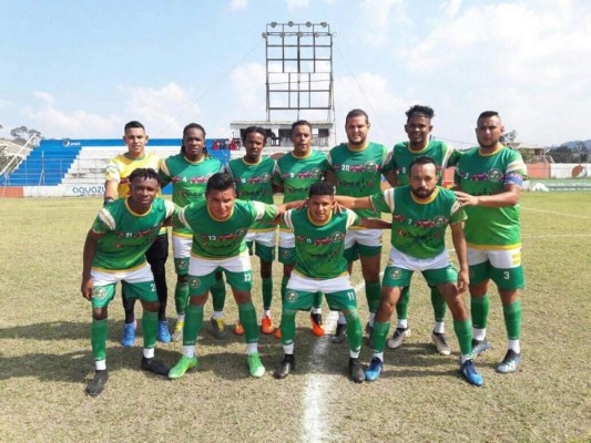 Liga de Ascenso: Uniforme del Barcelona, cancha inundada y Maco Mejía dando instrucciones