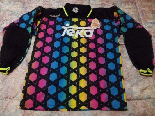 Los uniformes más feos en la historia del Real Madrid y Barcelona