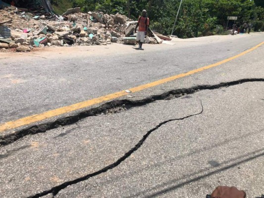 ¡Llanto y dolor! Imágenes del devastador terremoto en Haití donde se reportan 1,300 personas fallecidas