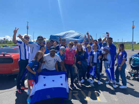 ¡Ambientazo en Denver! Catrachos invaden afueras del Empower Field previo al Honduras-EUA