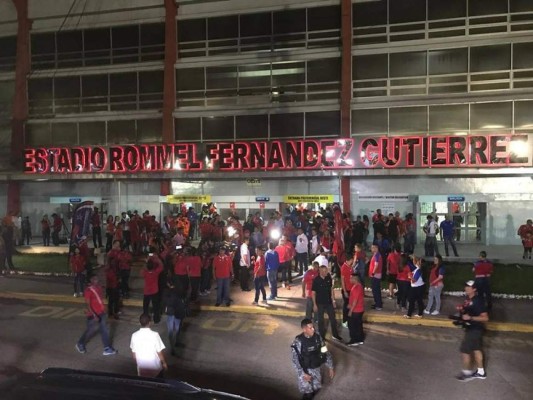 ¡Panamá despidió a sus heróes! El Rommel Fernández se vistió de gala para el amistoso ante Irlanda