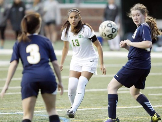 Hondureña Elexa Bahr se graduó y se enfoca en la Universidad de Carolina del Sur