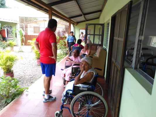 FOTOS: Olimpia lleva alegría a los ancianos en su visita a Danli, El Paraíso