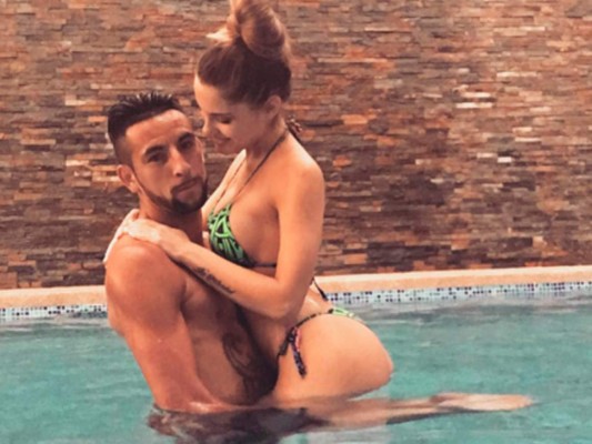 Los grandes futbolistas que están esperando con su bellas mujeres un hijo