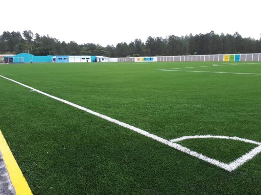 ¡Bonito y moderno! Así es el estadio que se inauguró en Campamento, Olancho