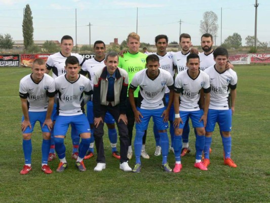Equipo de Rumania usa el antiguo escudo de la selección de Honduras