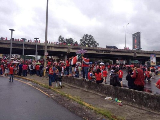 La afición tica volvió a celebrar tras ganar el 'grupo de la muerte”