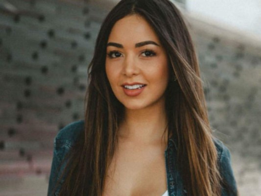 ¡BELLEZA! Caeli, la youtuber que perdió la maleta en un avión y le filtraron videos y fotos íntimas