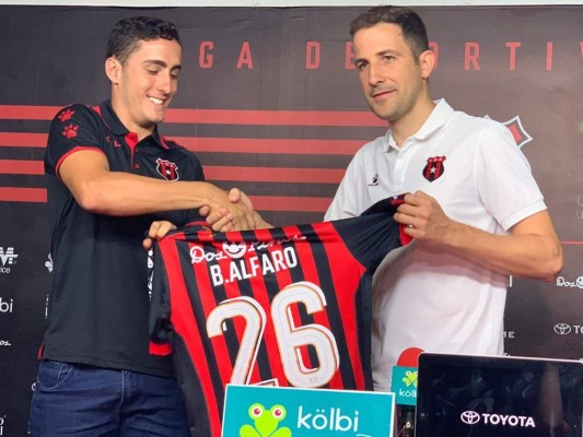 Mercado Centroamérica: Legionario regresa a El Salvador, Municipal con fichaje y catrachos son noticia en Costa Rica