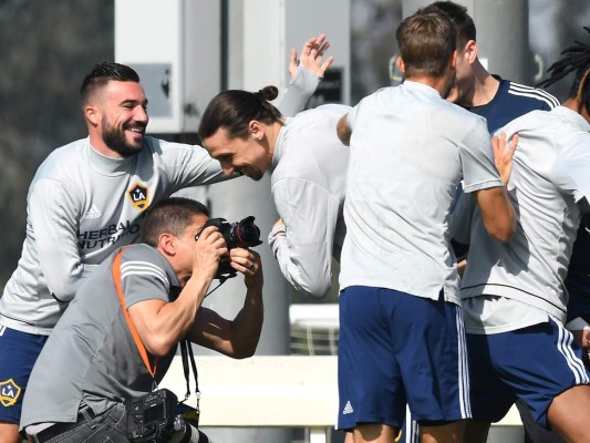 EN FOTOS: 'Ibramanía' en Los Angeles con llegada de Zlatan... ¿Qué se dijo con Jona dos Santos?
