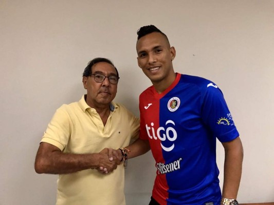 Fichajes: Gullit Peña es esperado como estrella en El Salvador; Lavolpe es candidato en el Herediano