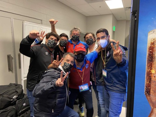 ¡No se vio en TV! Pedro Troglio y sus gritos; el show de la Ultrafiel y los festejos del Olimpia en Orlando