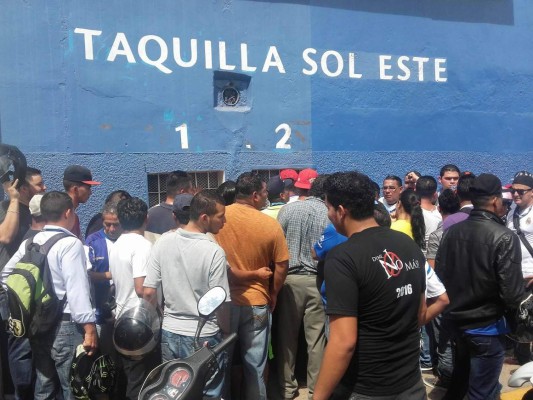 Locura en las taquillas del Nacional por los boletos para ver el juego ante Pachuca