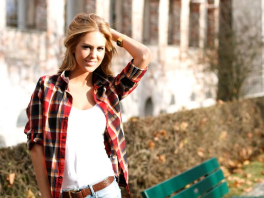 Las hermosas novias y esposas que engalanan la Liga de Alemania