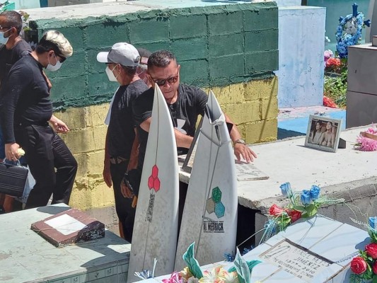 Conmoción en El Salvador: así era Katherine Díaz, la surfista que murió tras ser alcanzada por un rayo