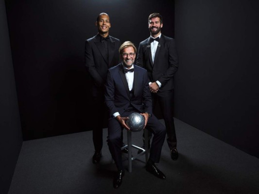 La dura enfermedad de Van Dijk: Estuvo a punto de morir y hasta llegó a escribir su testamento