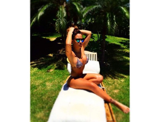 La hermana de Neymar oficializa noviazgo con famoso futbolista en Barcelona