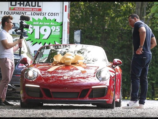 Fotos: Fiestón de Jennifer Lopez por sus 50 años y recibe espectacular regalo de Alex Rodríguez