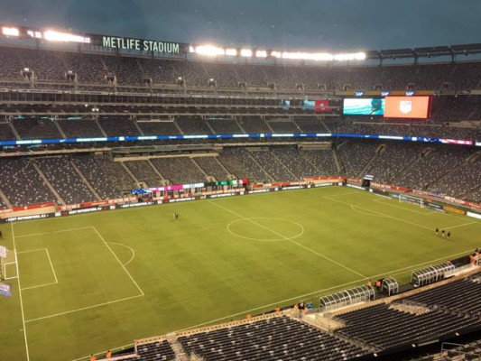 La épica bandera y el asado: Así es el ambientazo previo al México-Estados Unidos en el MetLife &nbsp;&nbsp;