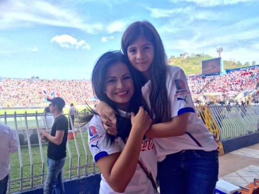 ¡MUÑEQUITAS! Ellas son las aficionadas más lindas del Olimpia