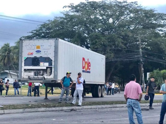 EN FOTOS: Carros quemados y carreteras tomas en casi toda Honduras