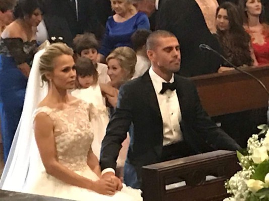 Boda de Víctor Valdés estuvo rodeada de ex jugadores del Barcelona