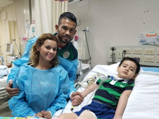 El enorme gesto de jugadores de Marathón con un niño hospitalizado