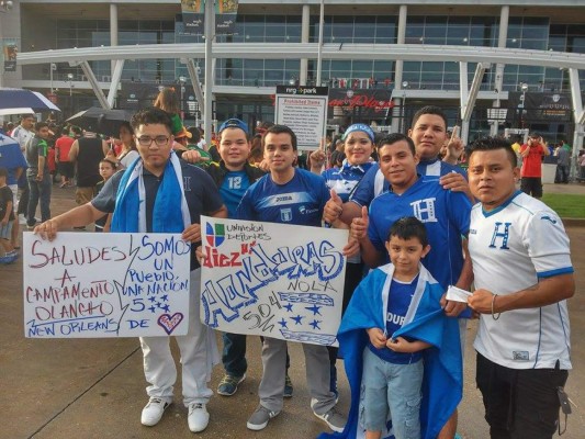 Ambiente de aficionados de Honduras y México en Houston