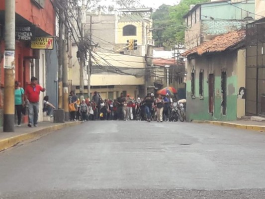 ¡Fuego y calles tomadas! Continúan las protestas en Tegucigalpa y otras ciudades del país