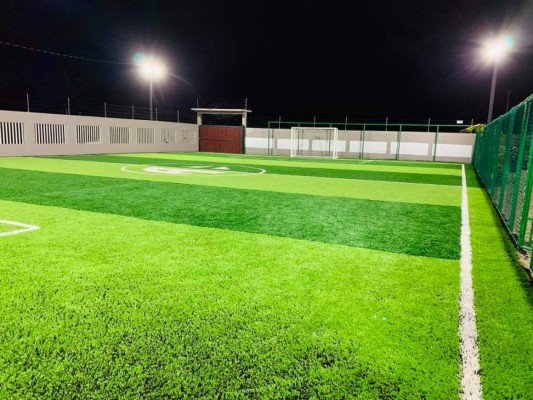 La bonita cancha que se mandó a hacer Alberth Elis en su lujosa casa