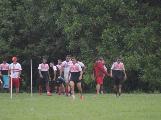 Cuerpo técnico del Vida busca regresar a Uruguay a través del consulado por Covid-19