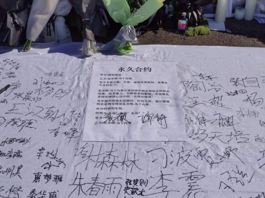 Beijing Guoan llora al 'Pery' Martínez y le honra con bonito altar en las afueras de su estadio