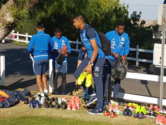 Entre bromas y risas, Honduras entrenó en Los Ángeles pensando en Australia
